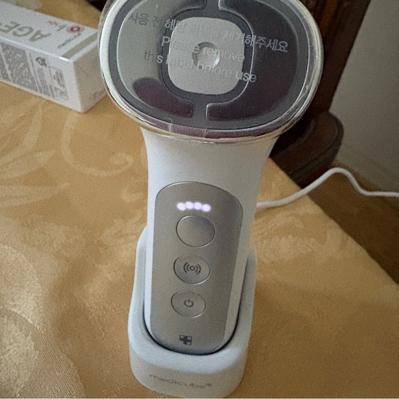 Medicube Ussera Deep Shot device - Picture 3 of 4